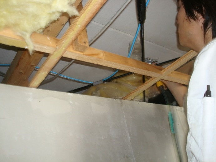 天井裏の除菌施工